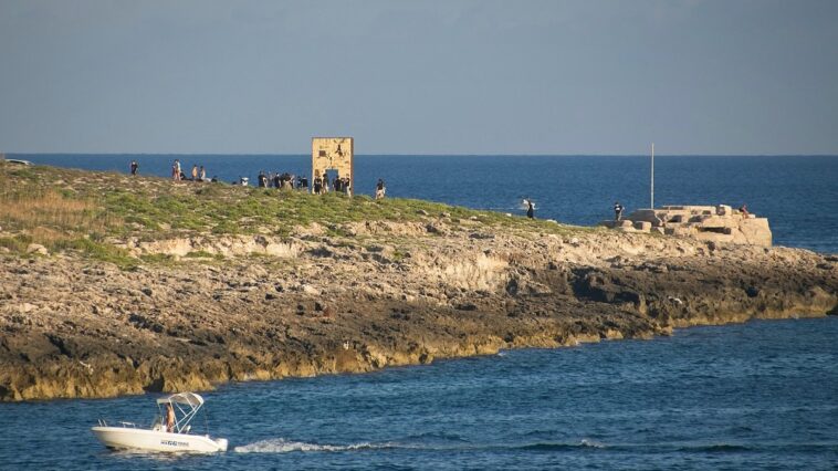 Raffica di sbarchi a Lampedusa: Oltre 1.100 migranti in poco più di 24 ore